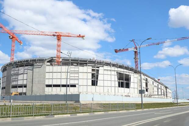 Завершен монтаж бетонных плит для тренировочных площадок Ледового дворца в Нижнем Новгороде