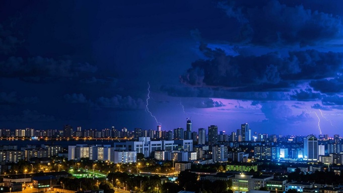 Гроза / Изображение сгенерировано FusionBrain.AI от Sber AI / amic.ru