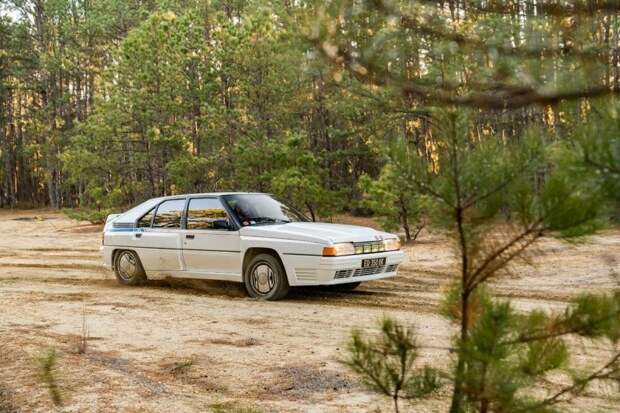Дорожный автомобиль "Группы B": Почему Citroen выкупал спортивные BX 4TC у клиентов?
