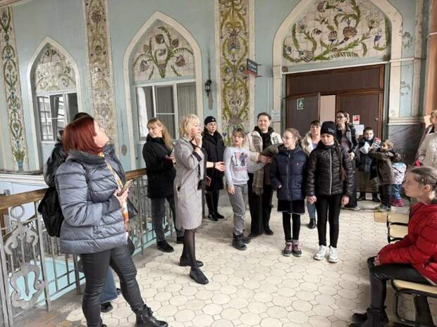 Экскурсию для детей и их родителей провели на железнодорожном вокзале Астрахани