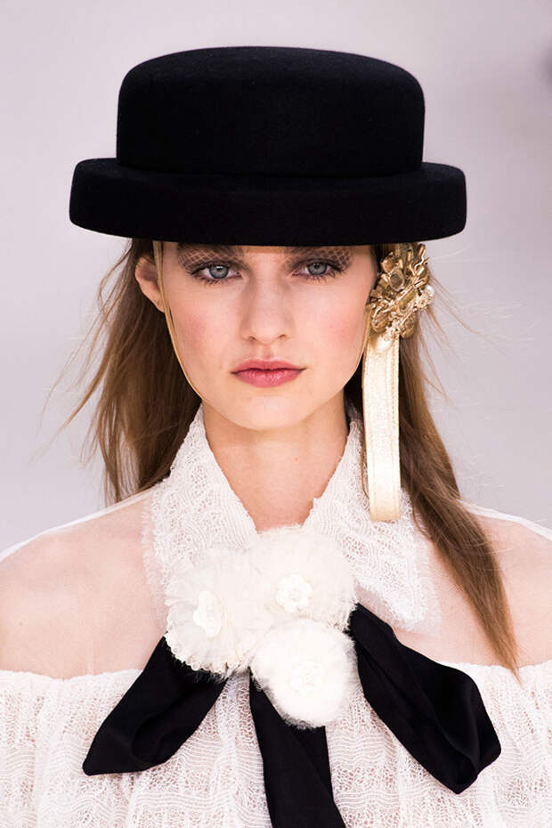 Chanel показал smoky eyes в своём духе