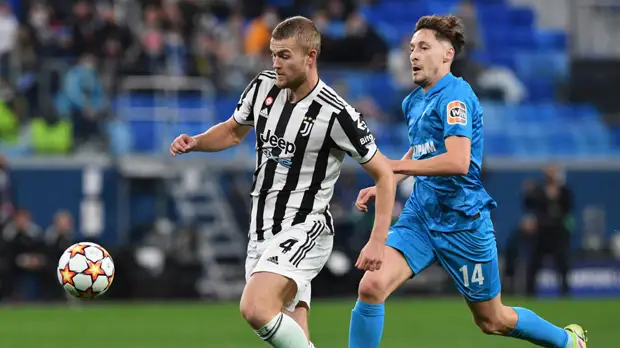 Семак объяснил, почему Кузяев и Азмун вышли не с первых минут в матче с «Ювентусом»