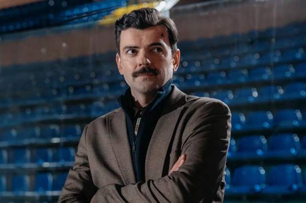 Антон Лапенко станет антикризисным менеджером хоккейного клуба в новом сериале «Седьмой игрок»