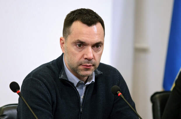 Арестович объяснил угрозы Зеленского ударить по Параду на 9 Мая