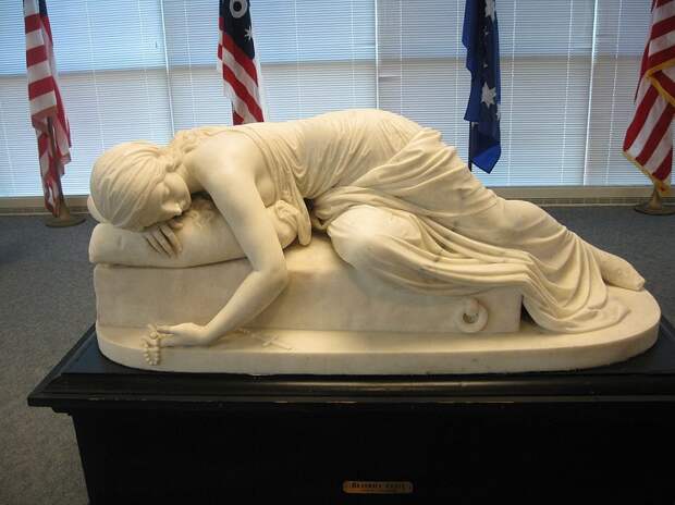 Беатрис Ченчи, мраморная скульптура (1857) Харриет Гудхью Хосмер.jpg