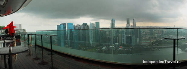 Вид с бара на крыше Марина Бэй. Дождь.