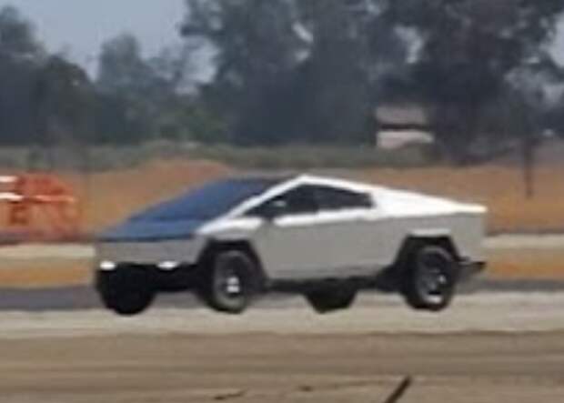 Обновленная версия Tesla Cybertruck