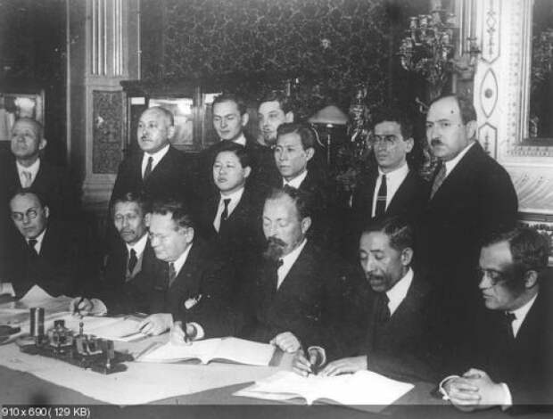 Подписание Пекинского договора. 1925
