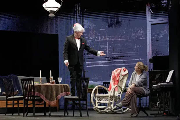 Михаил Ефремов и Анна Михалкова в спектакле 