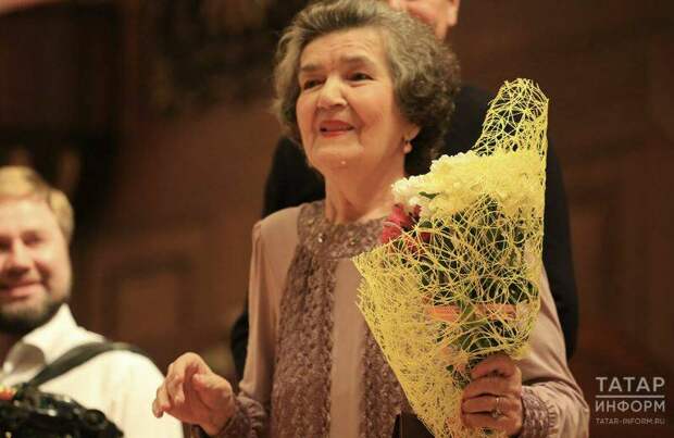 Флера Сөләйманованың «Әниемә» җыры язмышы: татарныкына әйләнгән казах җыры