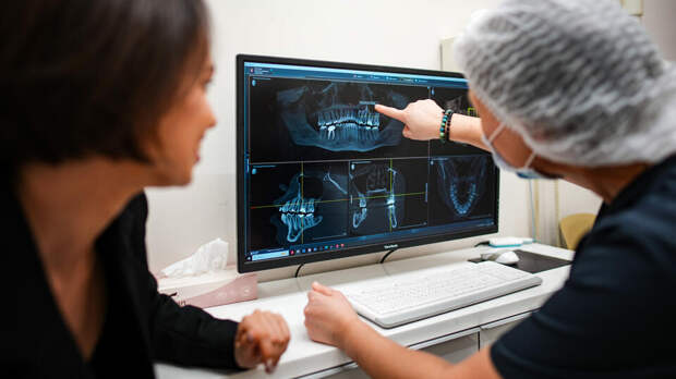 Ортодонт рассказал о негативных последствиях обточки зубов под виниры