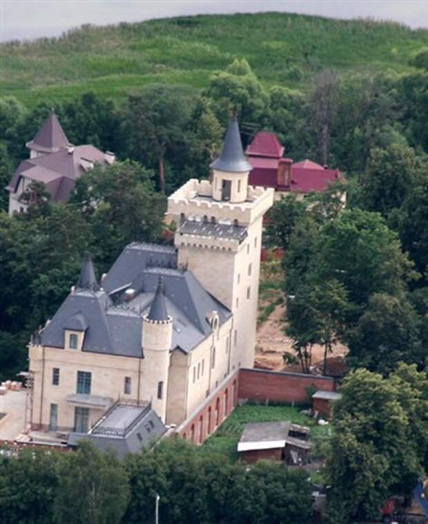 Замок Максима Галкина (© eg.ru)