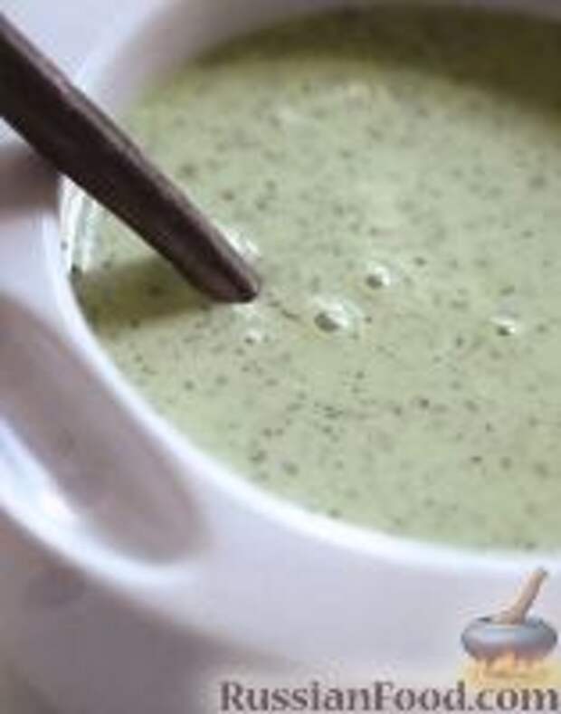Фото к рецепту: Заправка из йогурта и зелени
