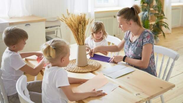 Российские семьи будут получать детские выплаты по новым правилам