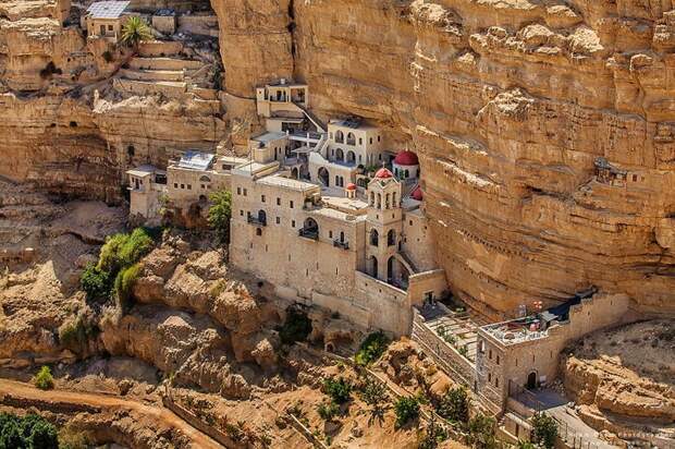 А здесь - не индийские храмы, а Монастырь Святого Георгия в Иудейской пустыне Израиль, красиво, красивые места, природа, страны, страны мира, фото, фотограф