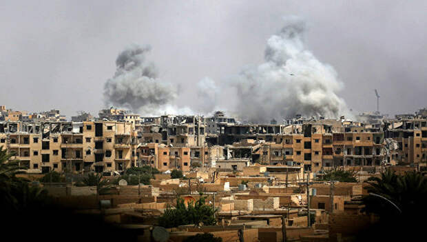 Дым после авиаудара в Ракке. Архивное фото