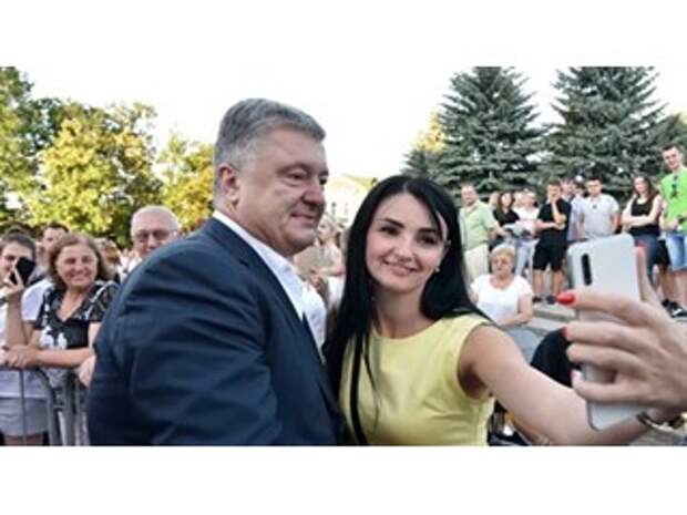 "Хоть черт с рогами". Почему Порошенко вновь становится популярным