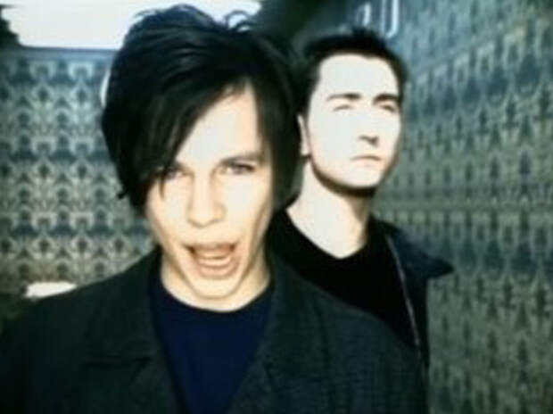 Слава Марлоу скопировал клип «Мумий Тролля» для песни «Агентство Насилия»