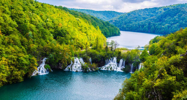 Клуб путешествий Павла Аксенова. Хорватия. Waterfalls in National Park Plitvice Lakes. Croatia. Фото Taromon - Depositphotos