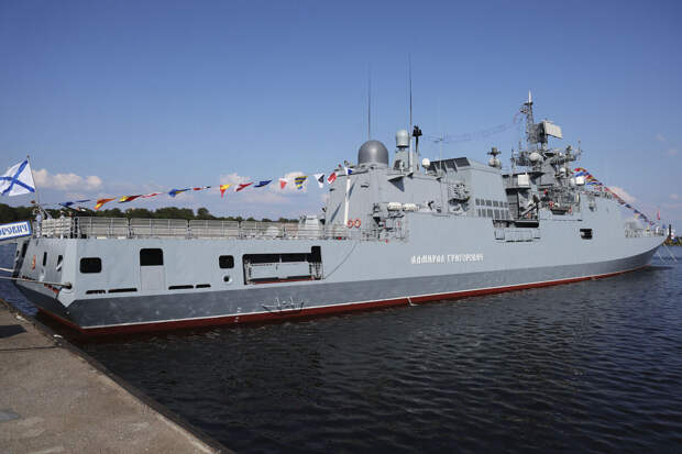 Telegraph: российский фрегат провел танкеры поз Ла-Маншу и бросил вызов Стармеру