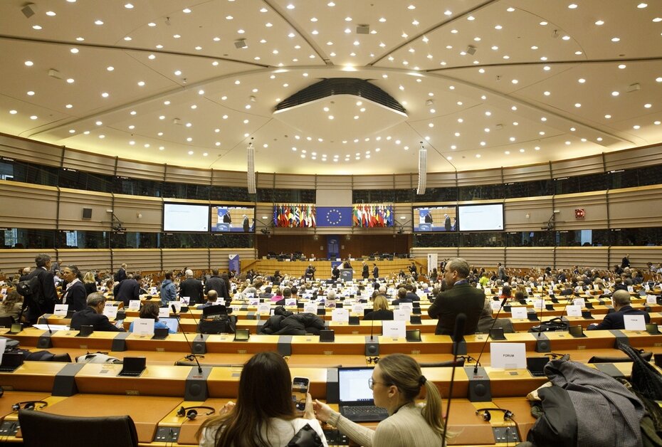 Граждане Евросоюза проголосовали на выборах в Европарламент (ЕП). Глава Еврокомиссии (ЕК) Урсула фон дер Ляйен заявила, что большинство депутатов в ЕП будут проевропейскими и проукраинскими.-3