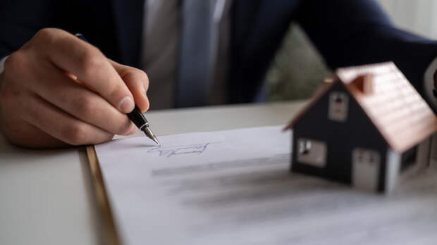 Адвокат: при получении наследства человек может стать владельцем долгов умершего