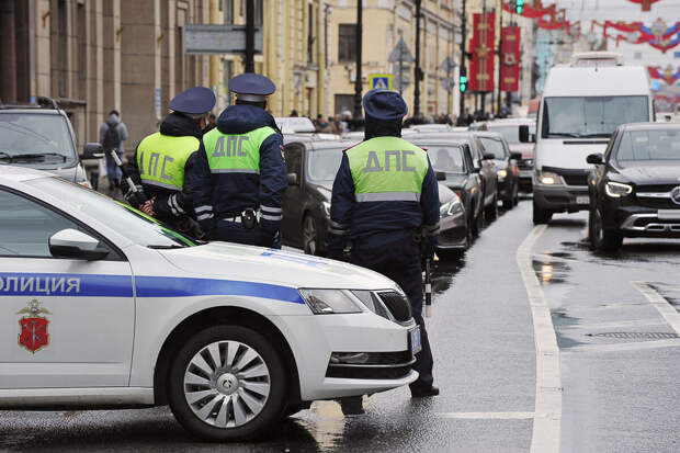 На Татарской улице в Москве перекрыли движение транспорта из-за пожара