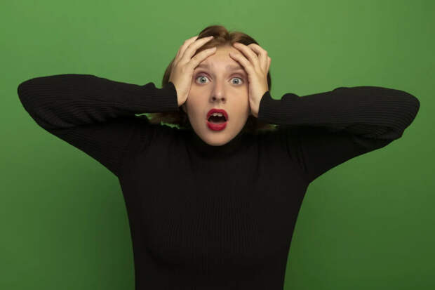 Турист подержал ребенка над Глоткой Дьявола ради фото и нарвался на критику