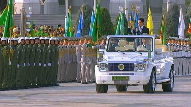 Картинки по запросу Военный парад в Туркмении 25 лет Независимости. 27 октября 2016 года