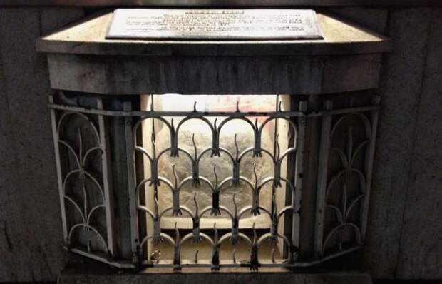 В чем секрет 1000-летнего «Лондонского каменя», о котором писал Шекспир и не только