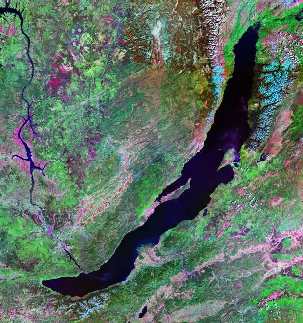 Озеро Байкал из космоса. Фото pokazuha.ru.