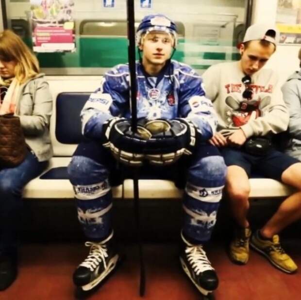 Современные модники, которых можно встретить в метро (28 фото)