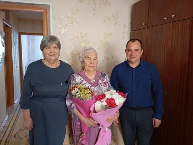 Ветерану Нурисабе Кабаевой из Тобольска исполнилось 94 года