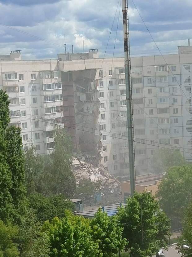 МЧС РФ: Из-под завалов дома в Белгороде извлекли пятнадцатого погибшего