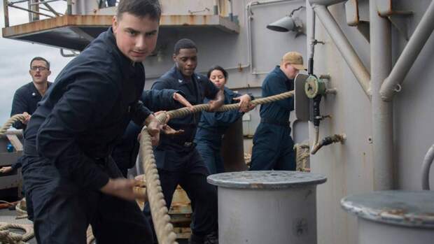 В ВМС США учредили новый совет из-за неумения американских моряков тушить пожары на кораблях