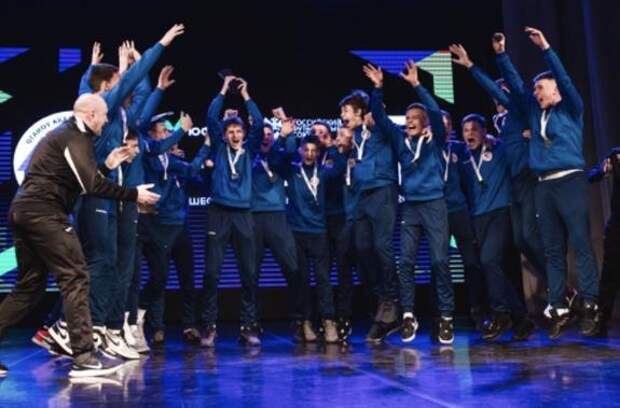 Молодежная команда «Факела» получила награду за сезон