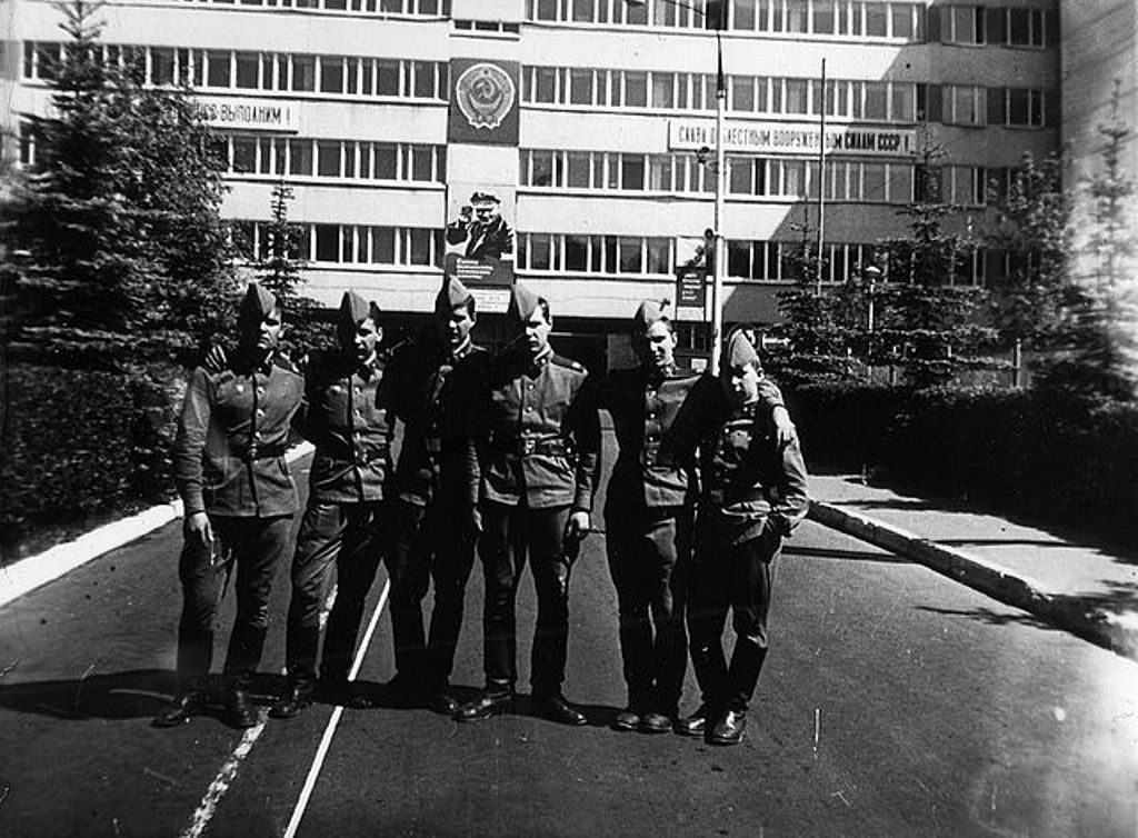 Воинская часть на улице Вешних Вод в 1987 году / Фото: pastvu.com