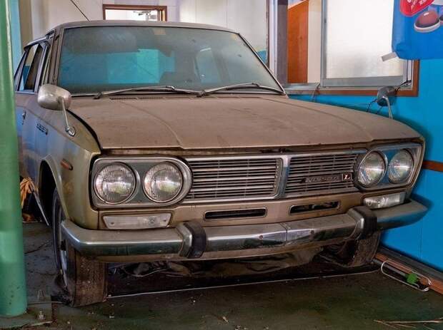 Заброшенный автомобильный музей в Японии заброшенные автомобили, музей, ретро авто, япония