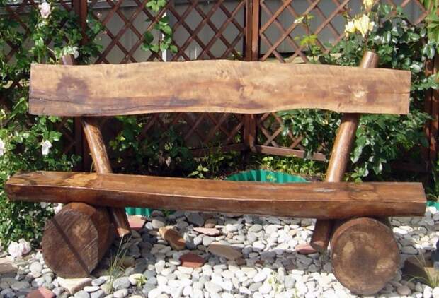 Подходит как обработанная древесина, так и доски с корой / Фото: papakarlo.kherson.ua Подходит как обработанная древесина, так и доски с корой / Фото: papakarlo.kherson.ua