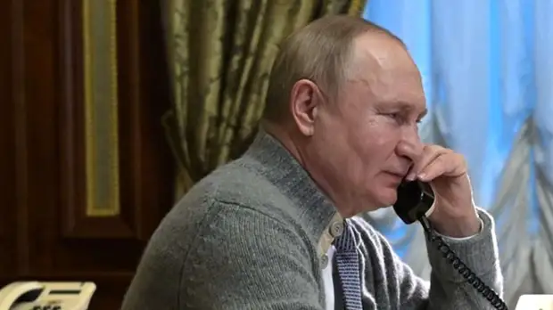 Путин поздравил Макрона с переизбранием на пост президента Франции