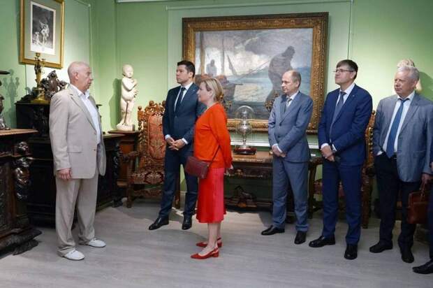 Министр культуры посетила частный музей «Хранители памяти» в Калининградской области