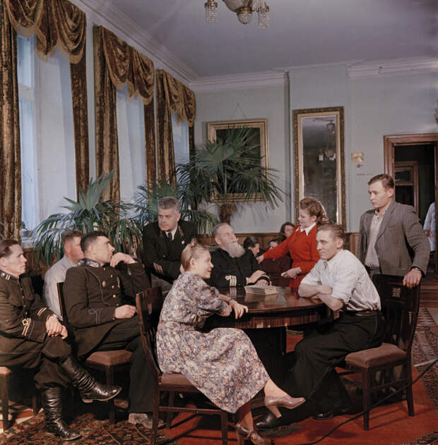 Подмосковный санаторий угольщиков в Михайловском. СССР, Подмосковье, 1951 год. Фото: Semyon Osipovich Friedland. Подмосковный санаторий угольщиков в Михайловском. СССР, Подмосковье, 1951 год. Фото: Semyon Osipovich Friedland.