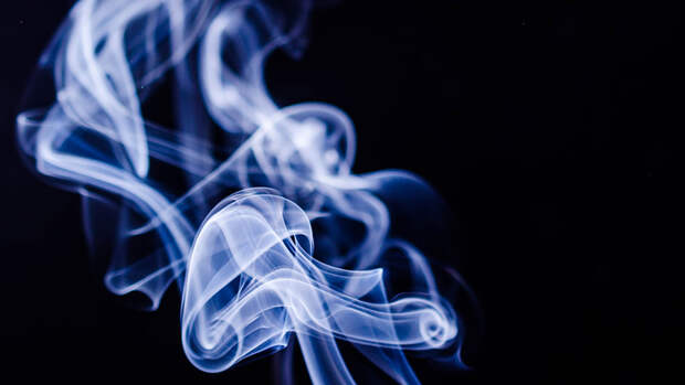Огонь открыт: как в Карелии накажут за курение на балконах