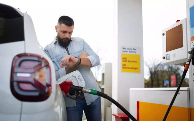 Эксперт Ладушкин назвал скрытые признаки «паленого» топлива