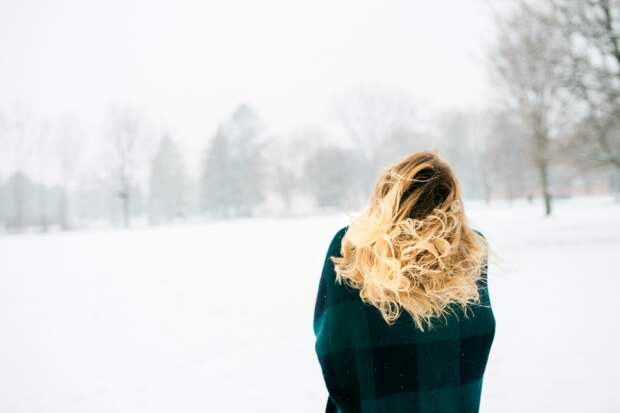 Топ-вредных привычек в уходе за волосами, которые стоит избегать зимой