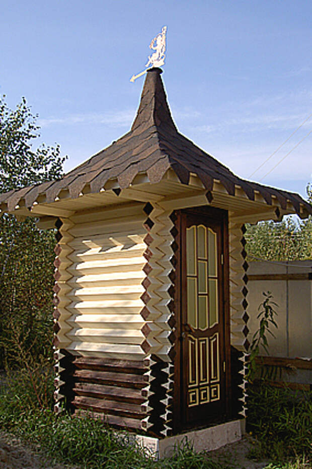 деревянный туалет