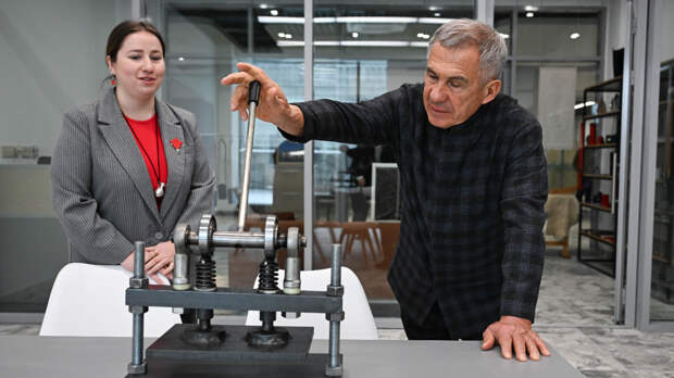 Рустам Минниханов посетил обновленный Центр уникальных ремесел