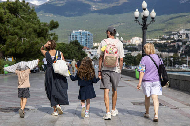 Эксперт рассказала, как планировать семейный отдых родителям школьников