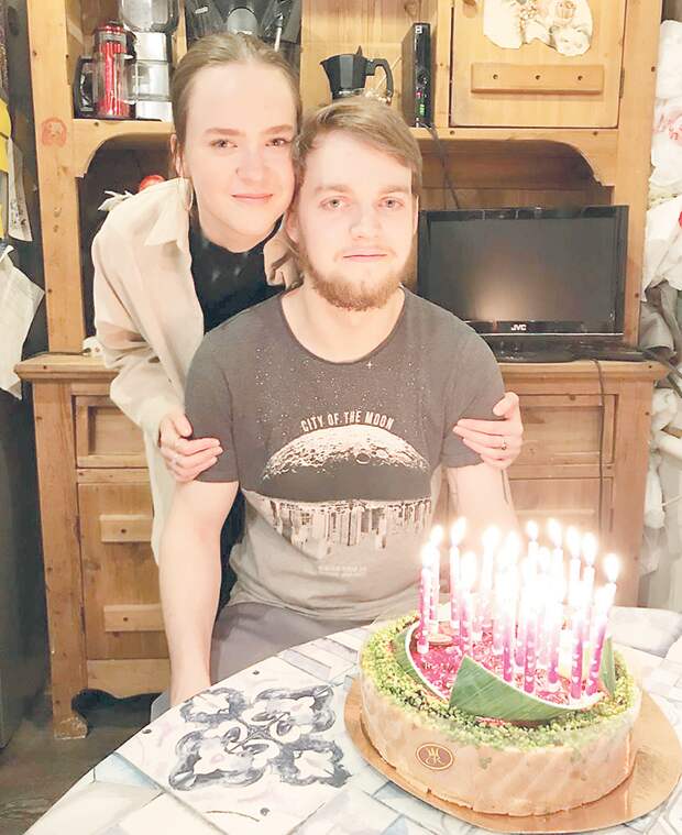 В браке с Александром Яцко актриса родила сына и дочь. Дети Елены, как и мама, намерены связать свою жизнь с творчеством В браке с Александром Яцко актриса родила сына и дочь. Дети Елены, как и мама, намерены связать свою жизнь с творчеством
