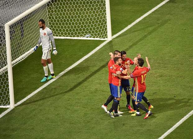 Испания стала автором первой крупной победы на Евро-2016. Фото: УЕФА